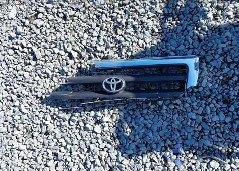 2000 Toyota Tacoma from USA, damaged, VIN 5TEWM72N9YZ709411